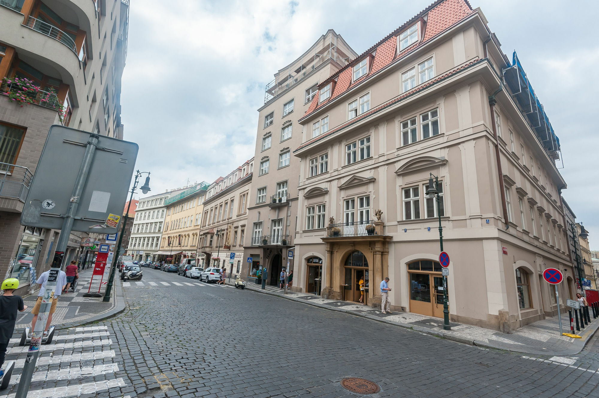 Old Town Boutique Suites Prag Exteriör bild